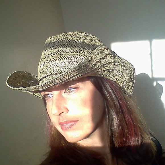 Meet your Posher, Lisa - Picture 4 of 9